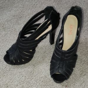 *Like NEW* Levity Black Platform Peep Toe Heels